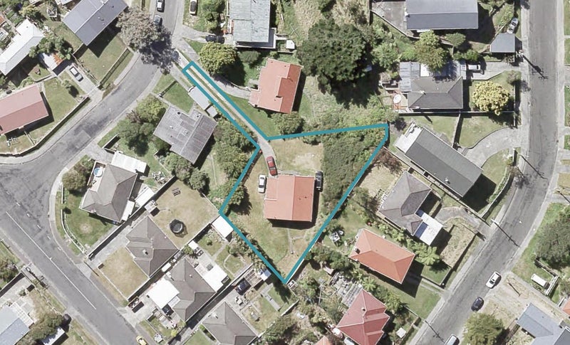 6 Tyrone Grove, Wainuiomata, Lower Hutt - Carousel 1