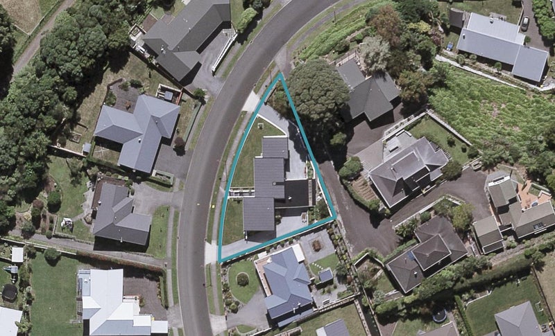 13 Redwood Crescent, Hurdon, New Plymouth - Carousel 1