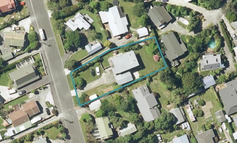 5 Huia Street, Waikawa, Picton - Carousel 1