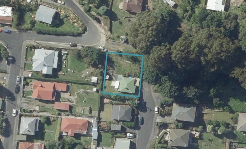 27 Shortland Street, Caversham, Dunedin - Carousel 1