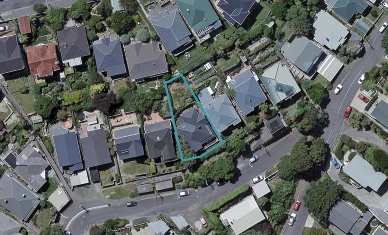 8 Rewa Road, Hataitai, Wellington - Carousel 1
