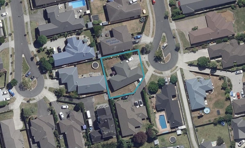 10 Rosewood Court, Huntington, Hamilton - Carousel 1