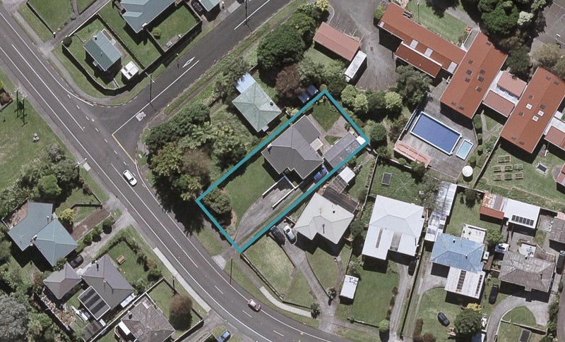 106 Omata Road, Marfell, New Plymouth - Carousel 1