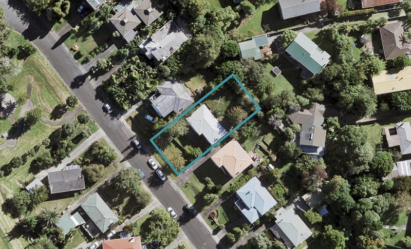 12 Ragley Street, Titirangi, Auckland - Carousel 1