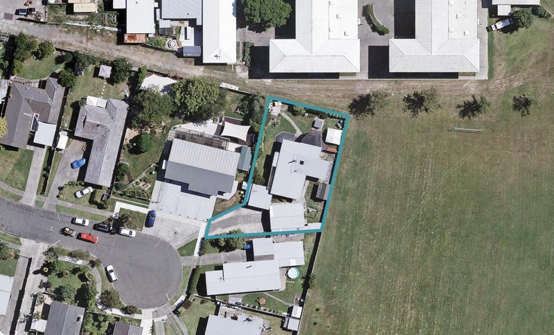 13 Cooke Place, Taradale, Napier - Carousel 1