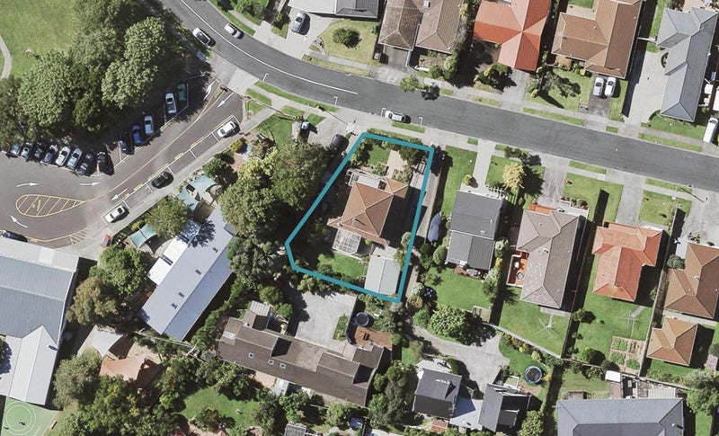 16 Galloway Crescent, Farm Cove, Auckland - Carousel 1