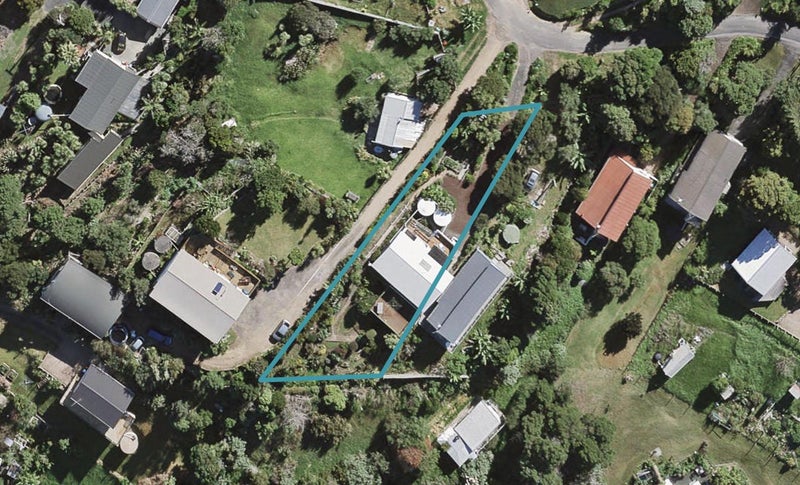 4 Fisher Street, Surfdale, Waiheke Island - Carousel 1