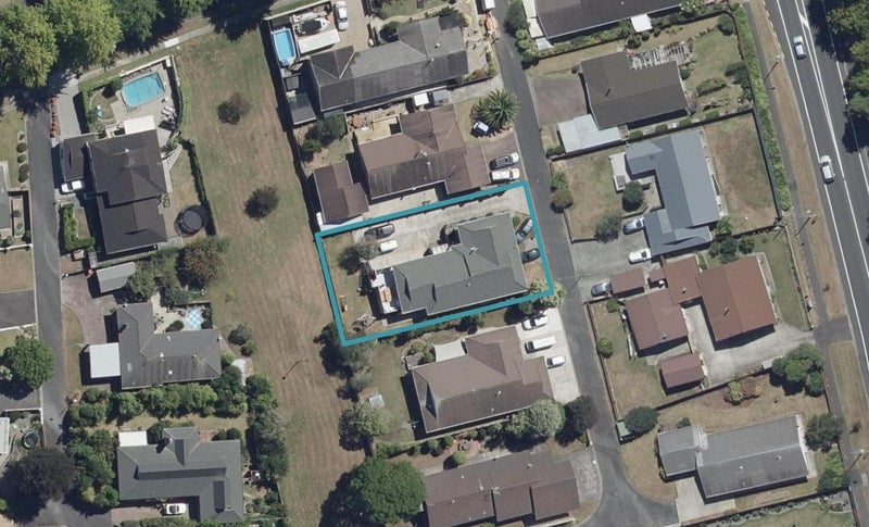 7 Brookview Court, Queenwood, Hamilton - Carousel 1