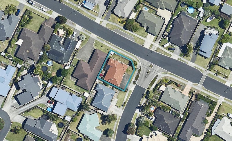 2 Madeleine Terrace, Papamoa Beach, Papamoa - Carousel 1