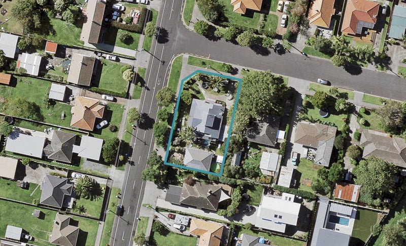 1 Riki Road, Point England, Auckland - Carousel 1