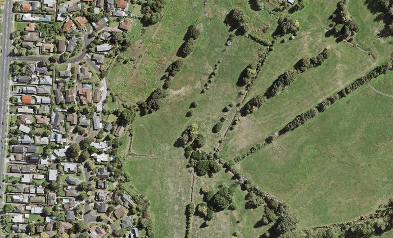 139 Otuwairoa Esplanade, Ōpaheke, Papakura - Carousel 1
