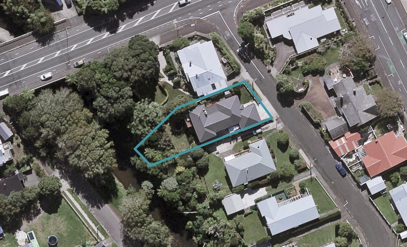 18 Baring Terrace, Strandon, New Plymouth - Carousel 1