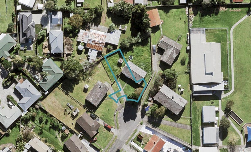 12B Gwendoline Avenue, Te Atatu Peninsula, Auckland - Carousel 1