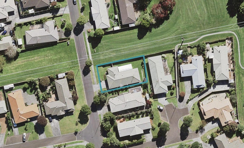 9 Vanderbilt Parade, Albany, Auckland - Carousel 1