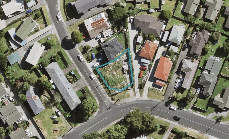 14 Awaroa Road, Sunnyvale, Auckland - Carousel 1