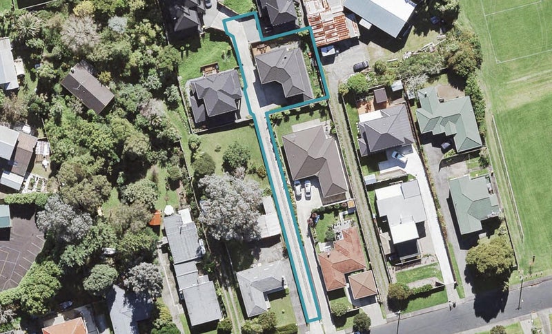 33 Cliff View Drive, Green Bay, Auckland - Carousel 1