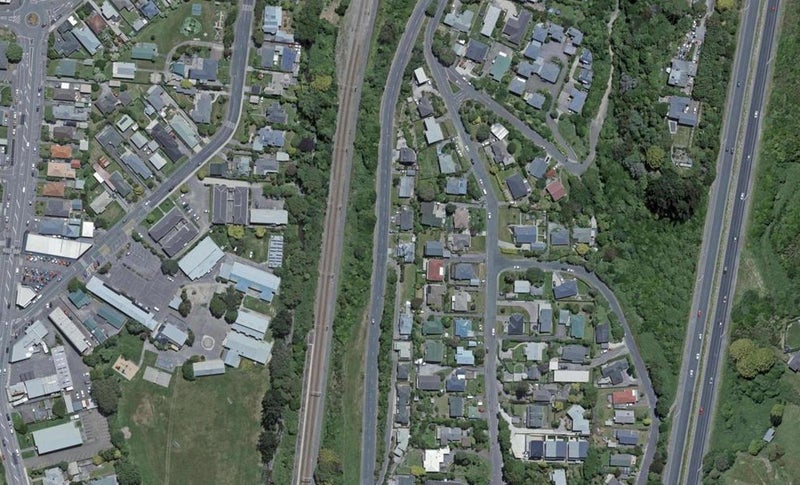 4B Duncan Street, Tawa, Wellington - Carousel 1