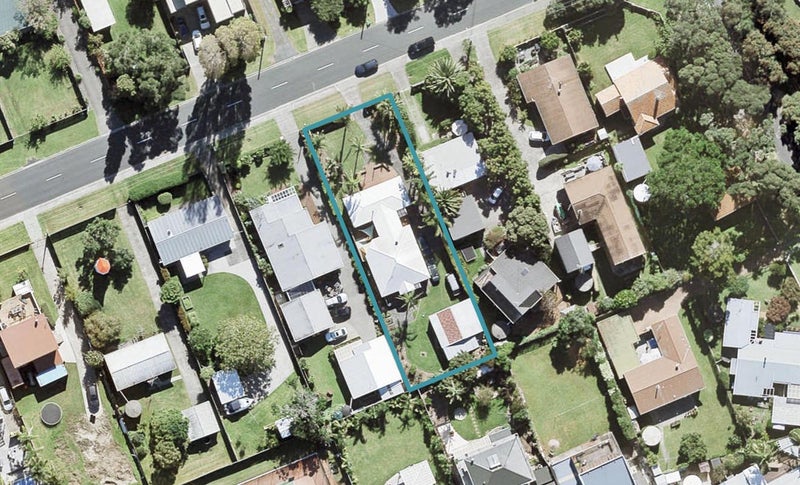 32 Laurence Street, Manly, Whangaparaoa - Carousel 1