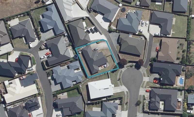 11 Sinead Court, Grandview Heights, Hamilton - Carousel 1