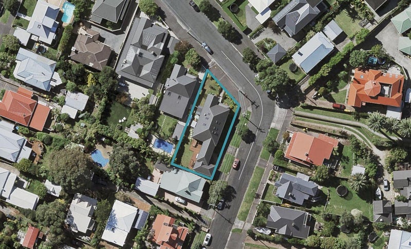 1 Waterview Road, Stanley Point, Auckland - Carousel 1