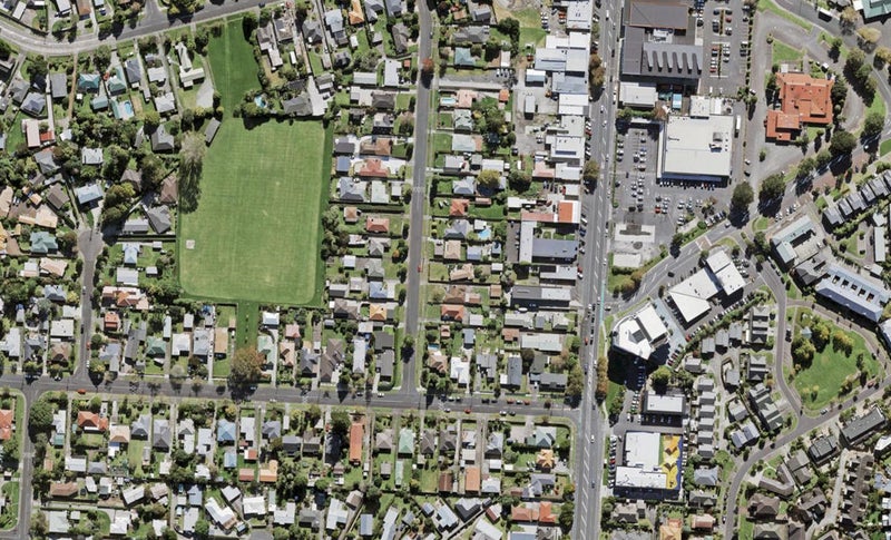 2/5 Peachgrove Road, Te Atatu Peninsula, Auckland - Carousel 1