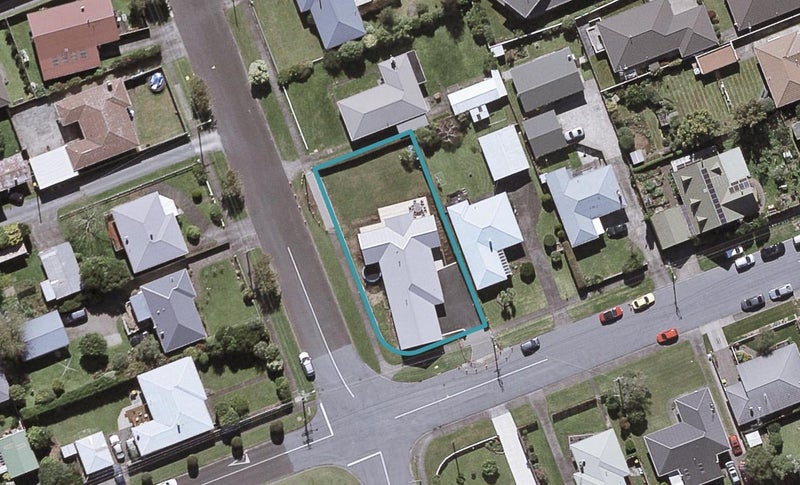 10 Smith Road, Merrilands, New Plymouth - Carousel 1