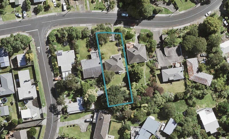 62 Derwent Crescent, Titirangi, Auckland - Carousel 1