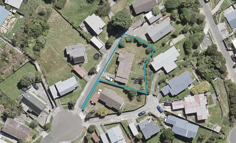14 Clapham Grove, Stokes Valley, Lower Hutt - Carousel 1