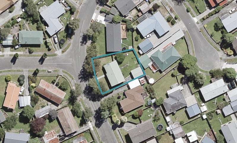 8 Hartford Crescent, Totara Park, Upper Hutt - Carousel 1