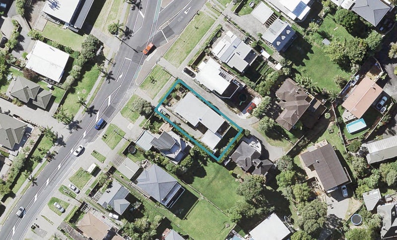699 Beach Road, Rothesay Bay, Auckland - Carousel 1