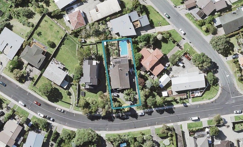 17 Sunrise Avenue, Murrays Bay, Auckland - Carousel 1