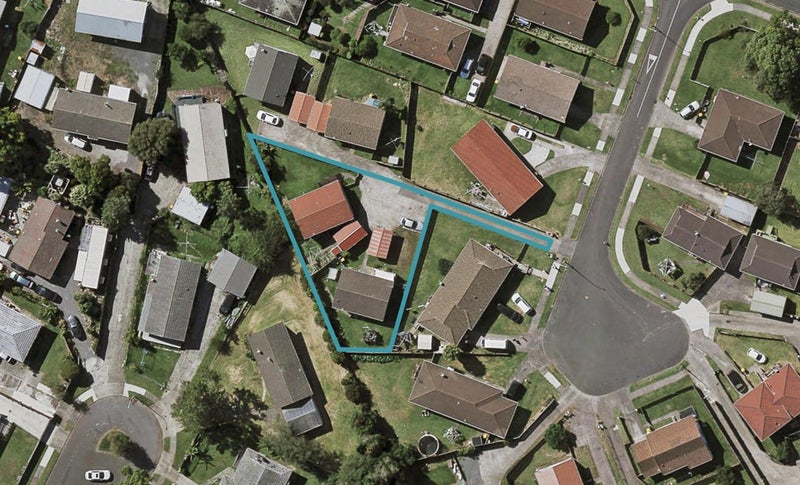 7 Townley Place, Clover Park, Auckland - Carousel 1