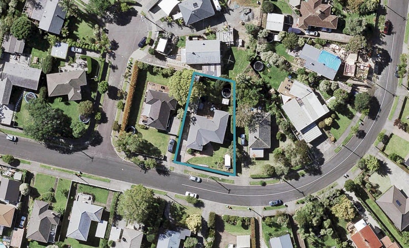 13 Weybridge Crescent, Glen Innes, Auckland - Carousel 1