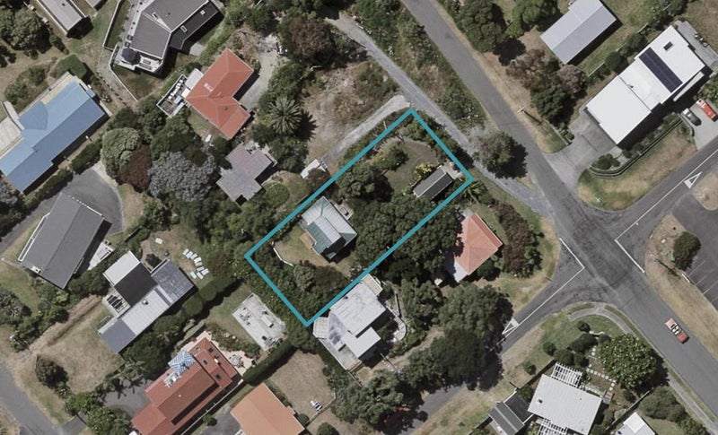 8 Rangihiroa Street, Waikanae Beach, Waikanae - Carousel 1