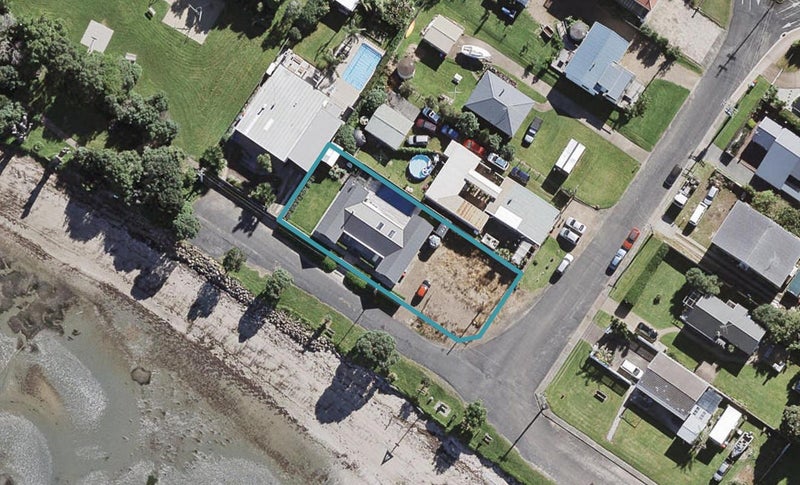 10 Blake Street, Surfdale, Waiheke Island - Carousel 1