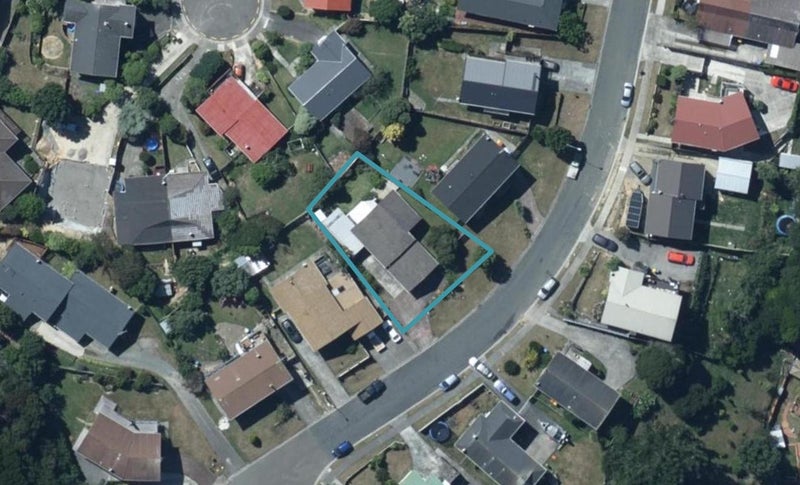 12 Parkinson Close, Whitby, Porirua - Carousel 1