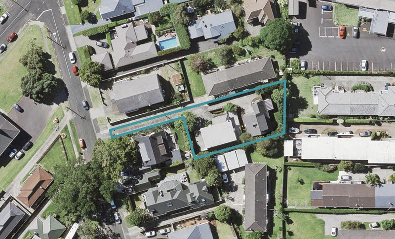 2/16 Fenwick Avenue, Milford, Auckland - Carousel 1