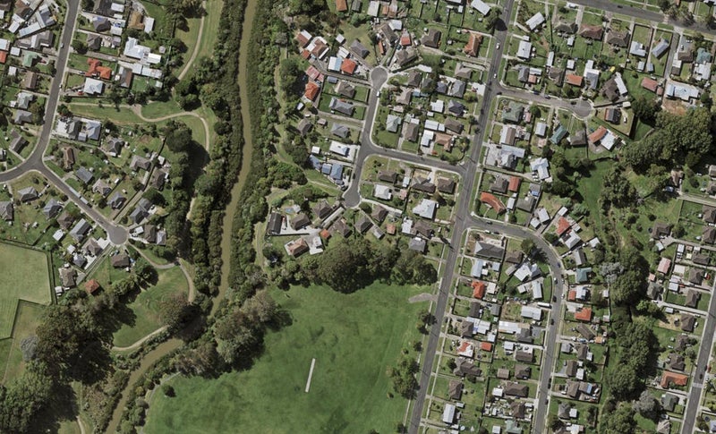 8D Bolton Place, Otara, Auckland - Carousel 1