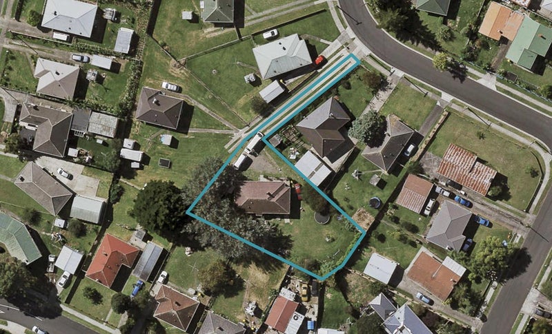 27 Clutha Crescent, Clover Park, Auckland - Carousel 1