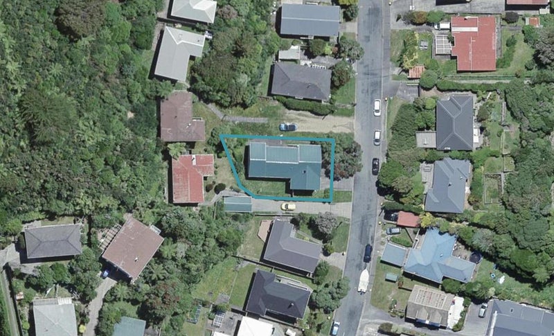 135 Parkvale Road, Karori, Wellington - Carousel 1