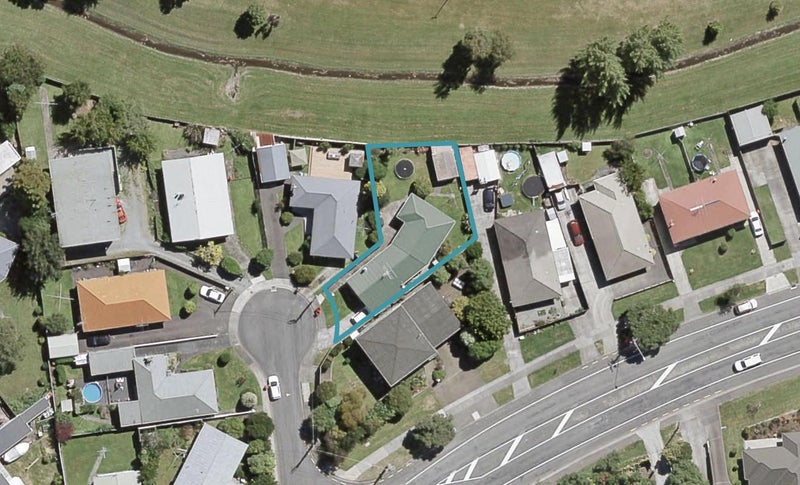 7 Seon Place, Clouston Park, Upper Hutt - Carousel 1
