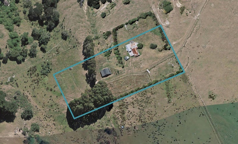 17 Lukes Road, Little Akaloa, Akaroa - Carousel 1