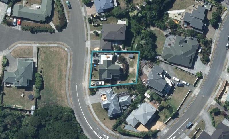 18 Saint Ives Drive, Camborne, Porirua - Carousel 1