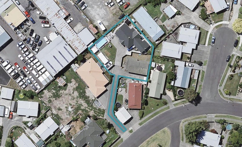 24 Townshend Crescent, Greenmeadows, Napier - Carousel 1