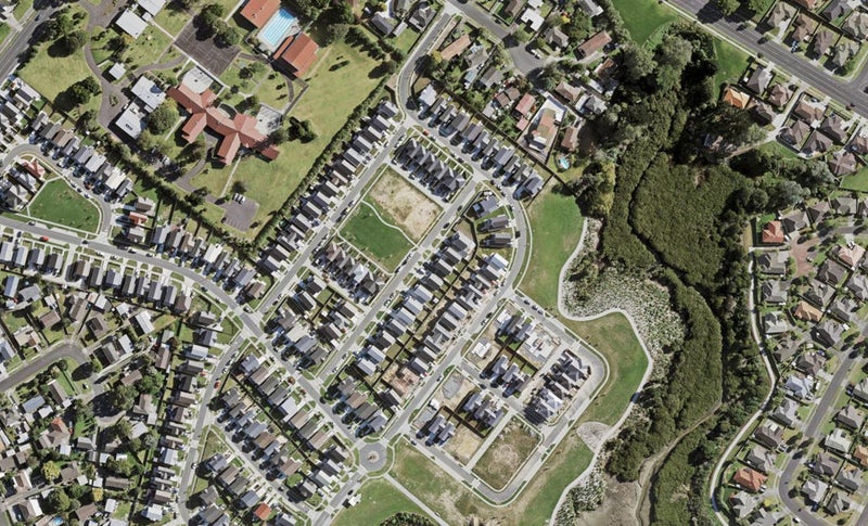 21 Hitori Street, Weymouth, Auckland - Carousel 1