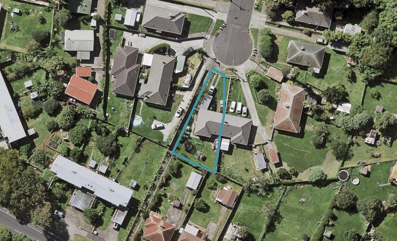 44 Ropata Avenue, Point England, Auckland - Carousel 1