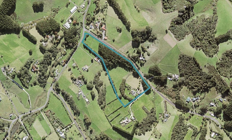 1 Wendy Road, Waitakere, Auckland - Carousel 1