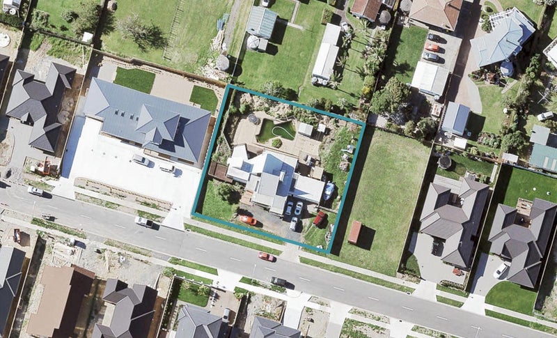 68 Seventh View Avenue, Beachlands, Auckland - Carousel 1