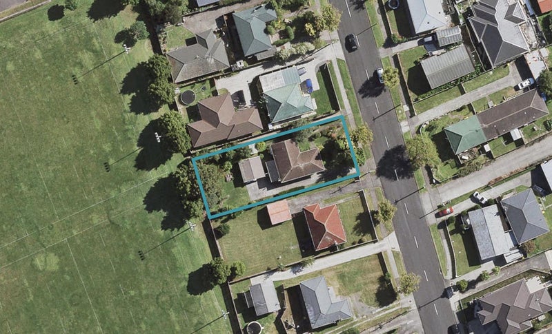 11 Fleming Street, Manurewa East, Auckland - Carousel 1