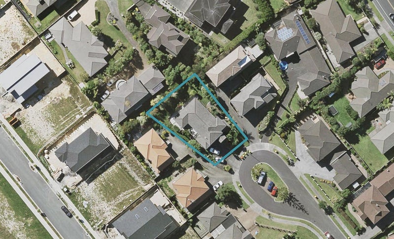 10 Carrigans Close, Pinehill, Auckland - Carousel 1